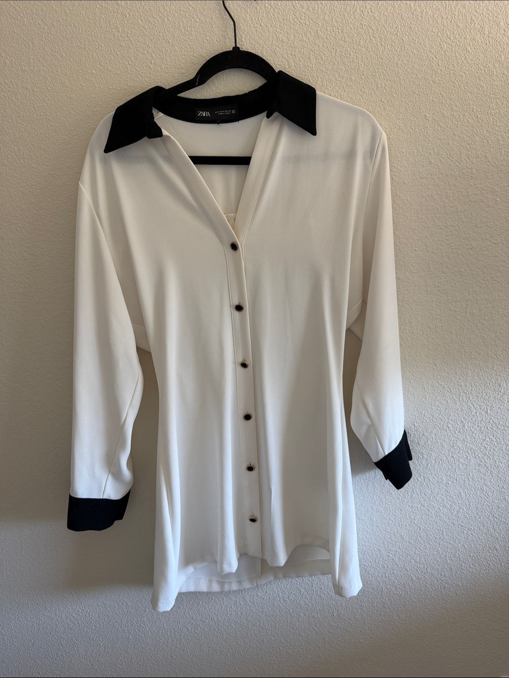 Zara Cream Button-Front Blouse with Black Collar & Cuffs